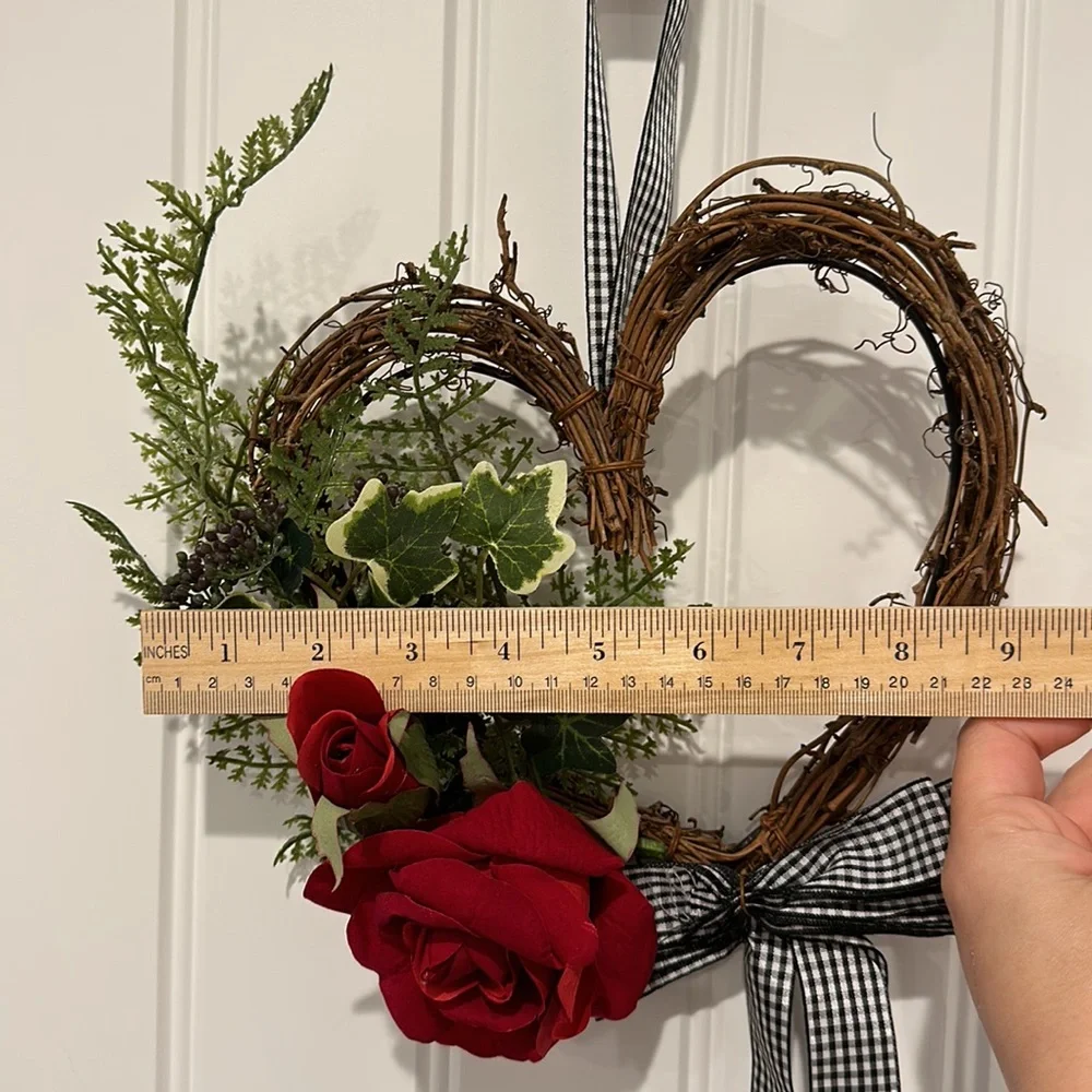NWOT Valentine’s Day Heart Wreath